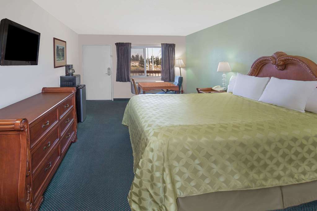 Days Inn by Wyndham Ontario Airport - photo 8