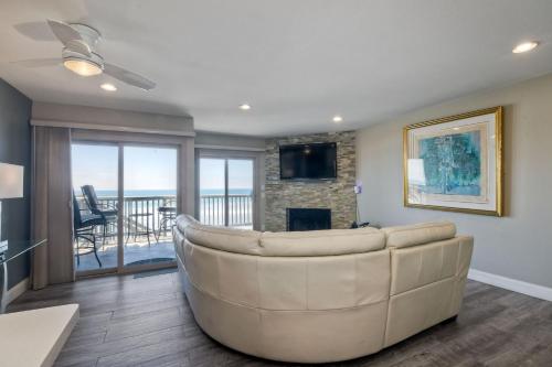 Oceanfront 1BR Fully Furnished Gated Parking — Oceanside — photo 5