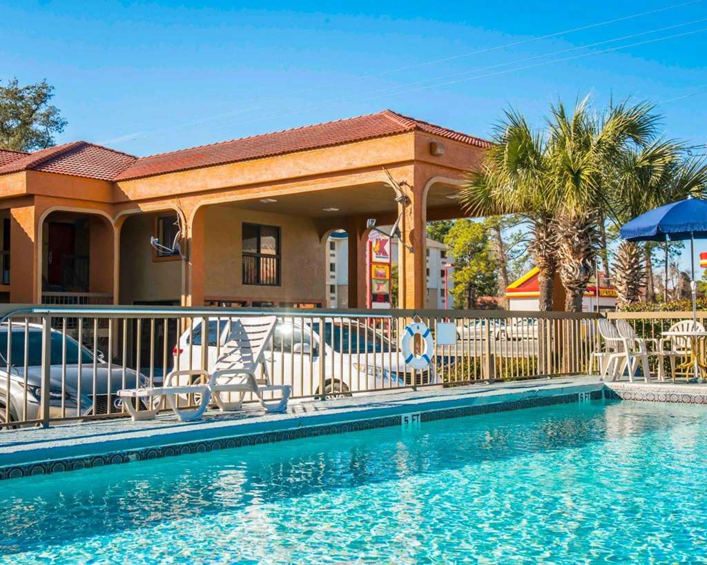 Econo Lodge Panama City St. Andrews - photo 25