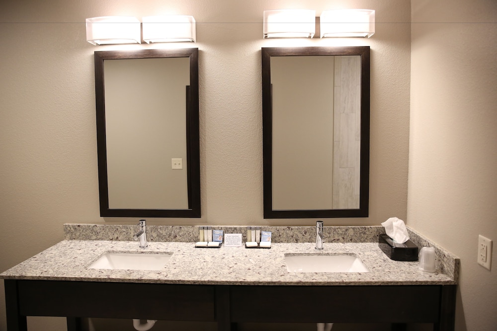 Berlin Encore Hotel & Suites - photo 20