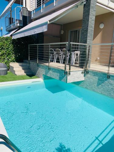 Casa Eva con piscina privata — 4-Star Luxury Hotel in Moniga Del Garda, Italy