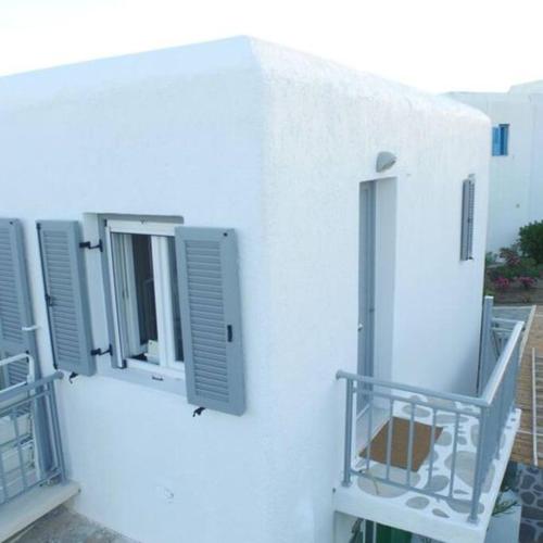 Costa Ilios 3 Bedroom Flat — 4-Star Luxury Hotel in Ornos, Greece