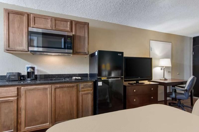 Suburban Extended Stay Hotel - photo 13