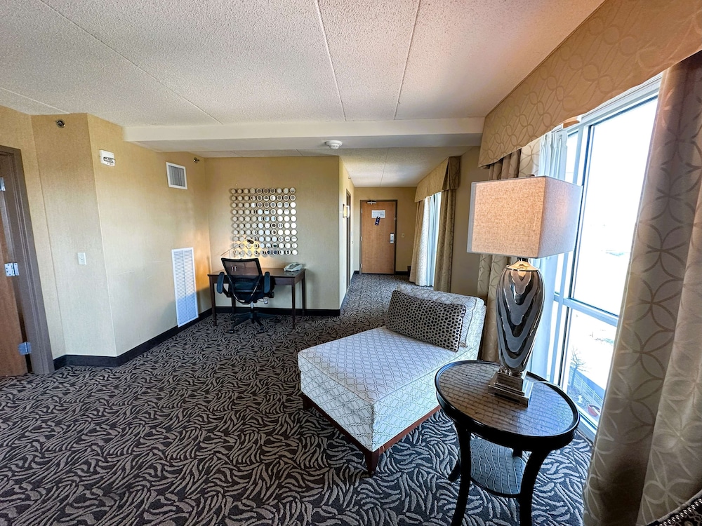 DoubleTree by Hilton Bay City Riverfront - photo 21