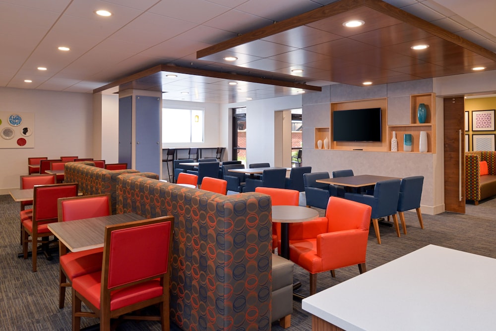 Holiday Inn Express & Suites Indianapolis Dtn Conv Ctr Area by IHG - photo 60