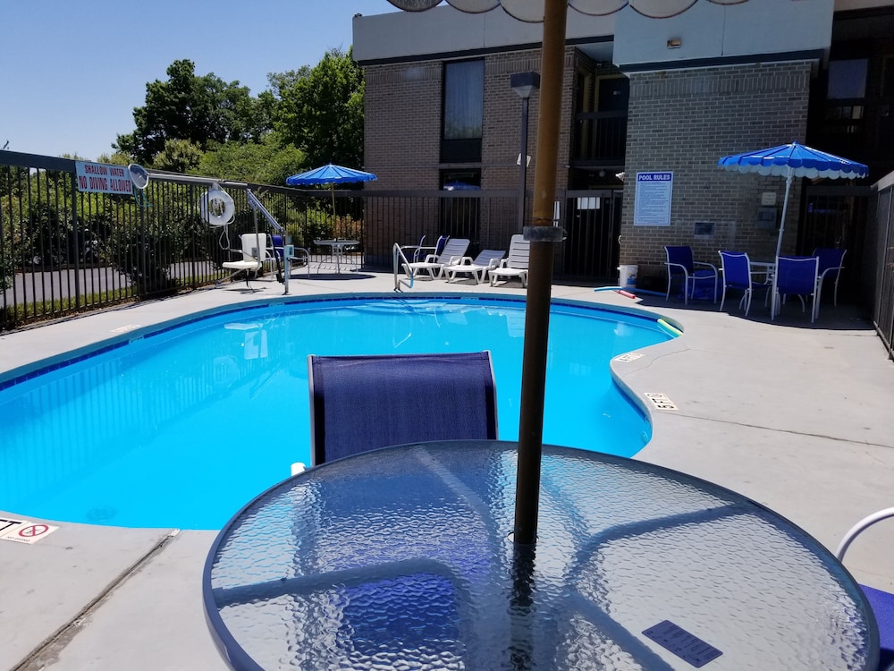Days Inn by Wyndham Easley Greenville Clemson Area - photo 27