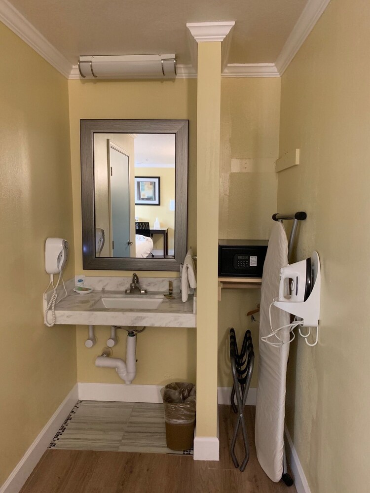 Pacific Inn of Redwood City - photo 30