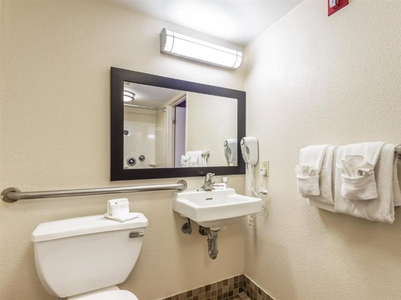 Red Roof Inn Milwaukee Airport Oak Creek - photo 5