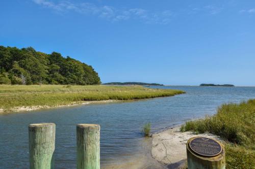 Gorgeous Renovation Walk to Water — Orleans — photo 4