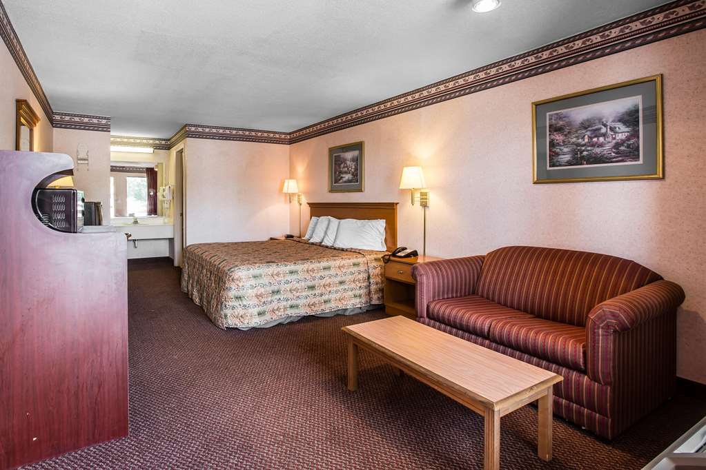 Rodeway Inn Expo Center - photo 9