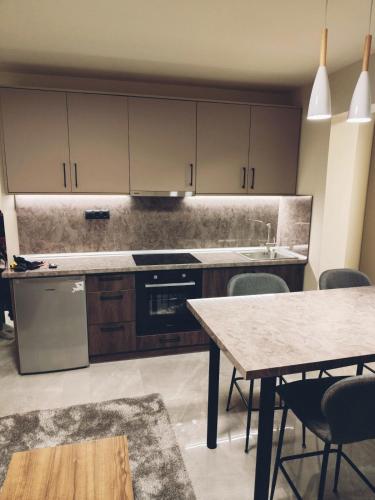 Ghini Venes 2 Καλώς ήλθες in Trikala, Greece