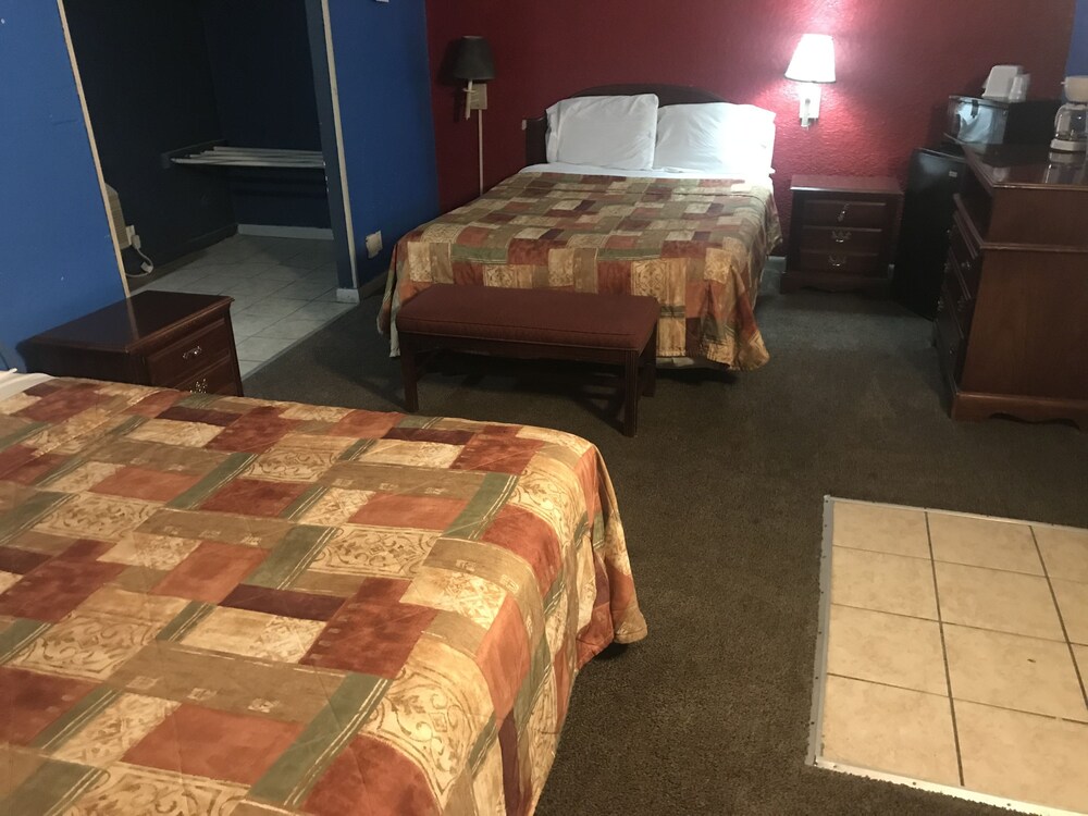 Western Inn Roswell - photo 13