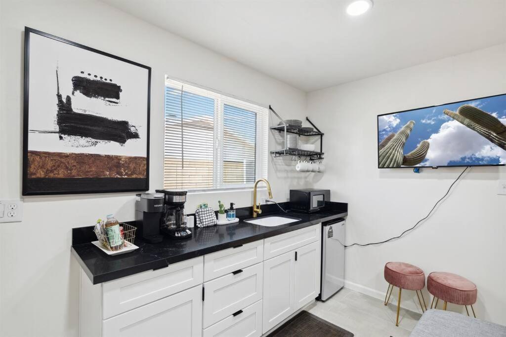 Studio 8 Minutes to Old Town Scottsdale - photo 4