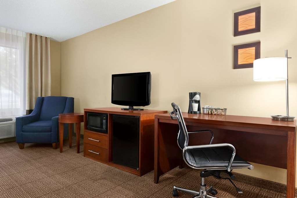Baymont by Wyndham Rocky Mount - photo 11