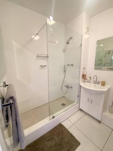 Kalk Bay Sunny 2 Bed Seaviews Braai Patio Pool 17 SJT