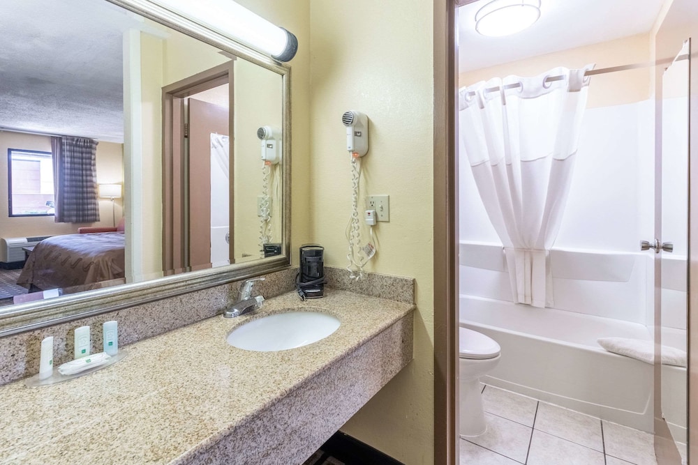 Quality Inn Franklin Cool Springs Area - photo 13