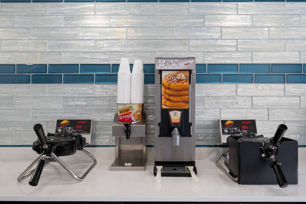 La Quinta Inn by Wyndham Indianapolis Airport Executive Dr - photo 23