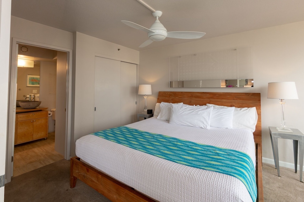 High Level Waikiki Condo Enjoy Ocean Views From Your Private Lanai by Koko Resort Vacation Rentals - photo 5