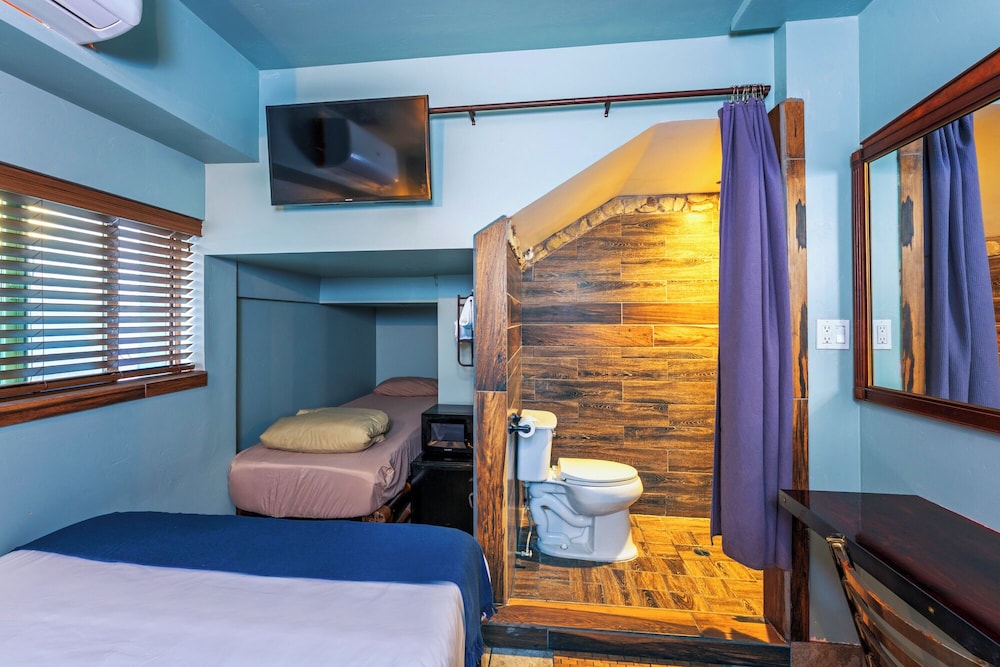 Nomads Hotel Near San Clemente Pier - photo 14