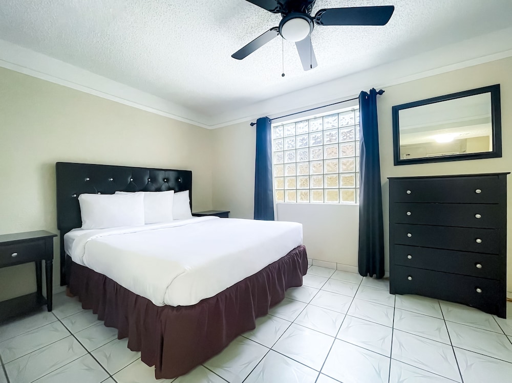 Hollywood by the Sea Hotel - photo 15