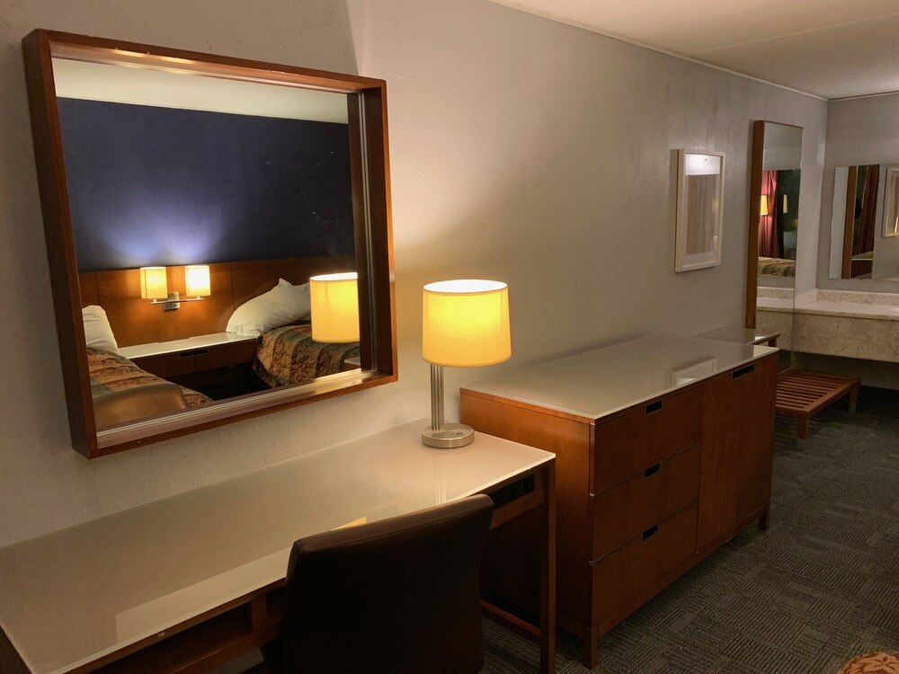 The Metropolitan Hotel - photo 30