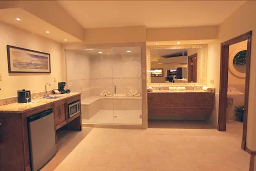Sybaris Pool Suites Indianapolis - photo 6
