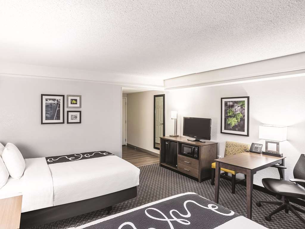 La Quinta Inn & Suites by Wyndham Flagstaff - photo 14