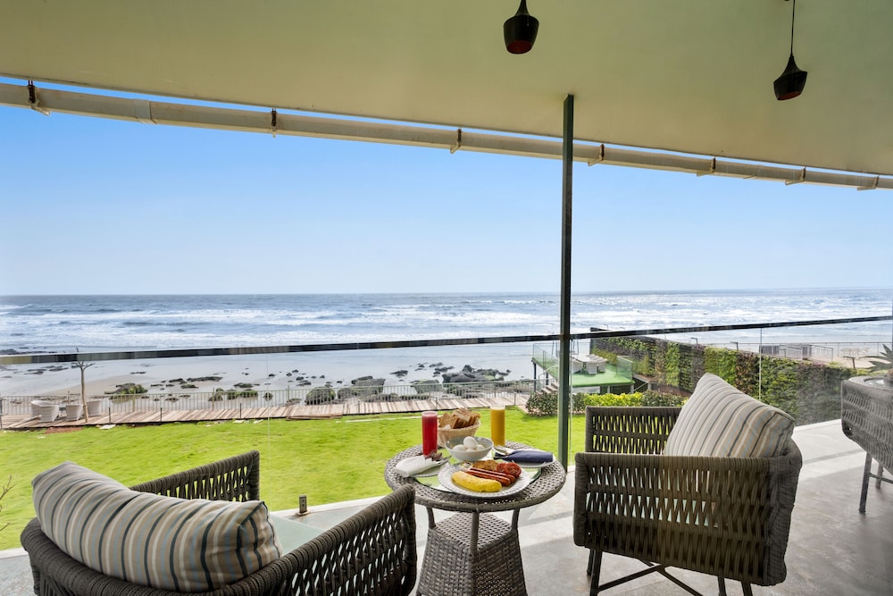 Tan N Sand - carbon neutral hotel in Morjim