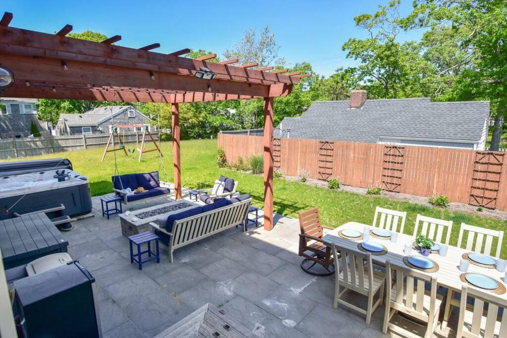 Stunningly Decorated Home with Hot Tub — 4-Star Luxury Hotel in Yarmouth, United States