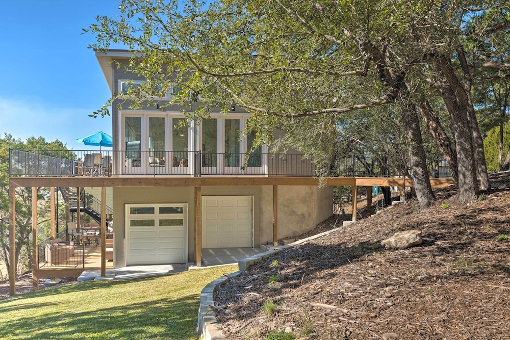 Modern Lake Travis Haven with Resort Amenities - photo 23
