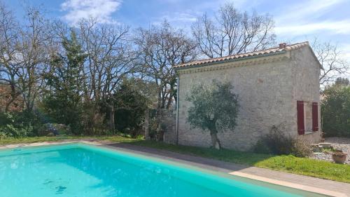 Mazet Provencal Sous Les Chenes — Fuveau