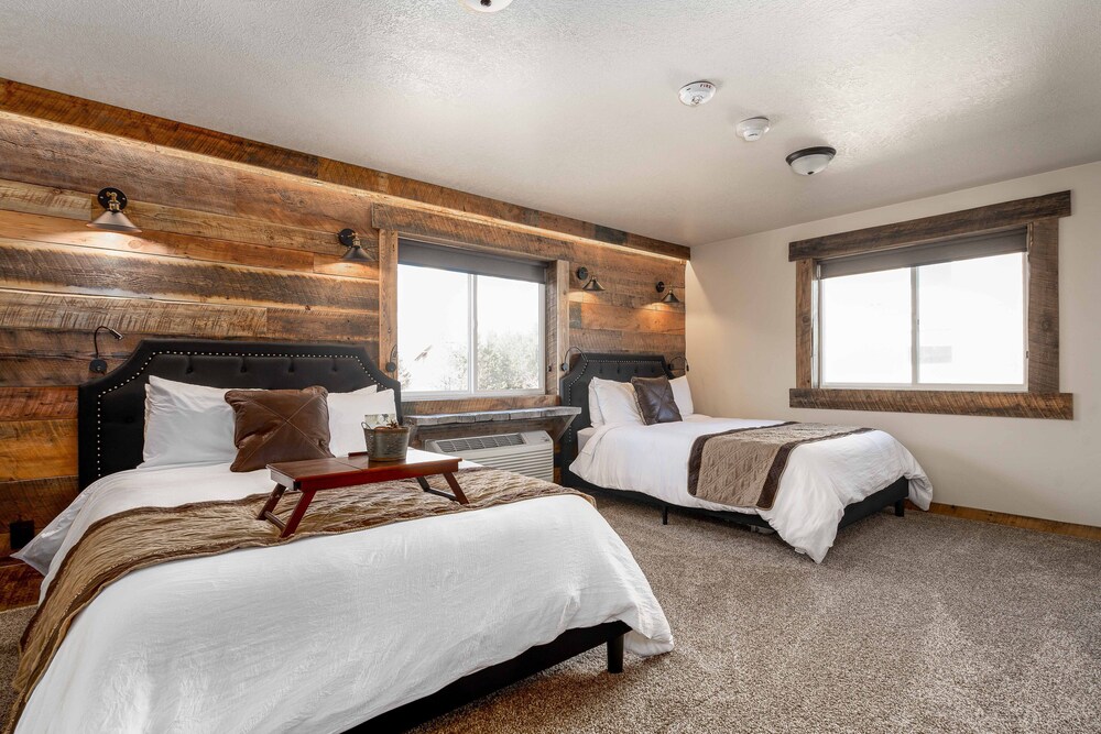 The Adventure Inn Yellowstone - photo 10