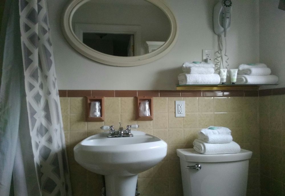 Colonial Inn Seekonk - photo 29