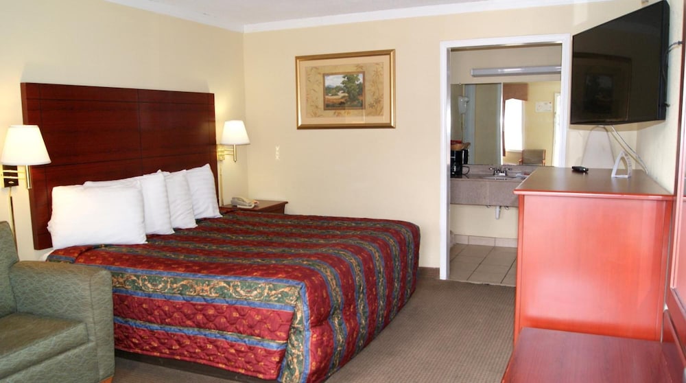 Red Carpet Inn - photo 19
