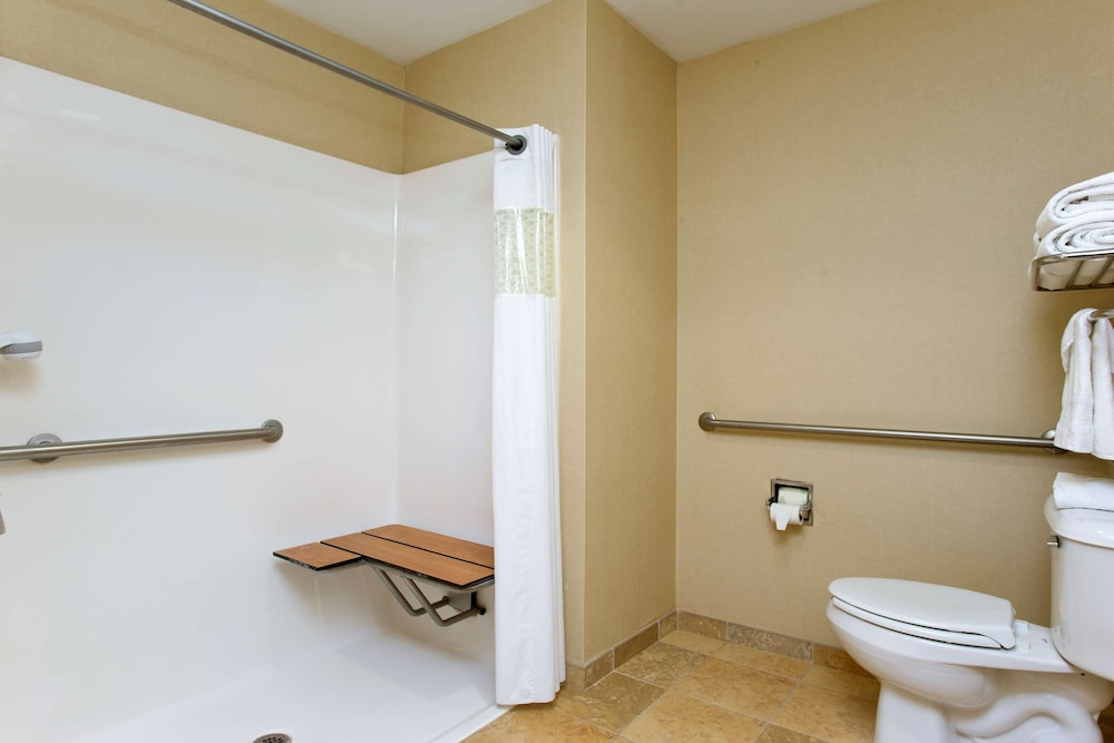 Hampton Inn Martinsburg South Inwood - photo 33