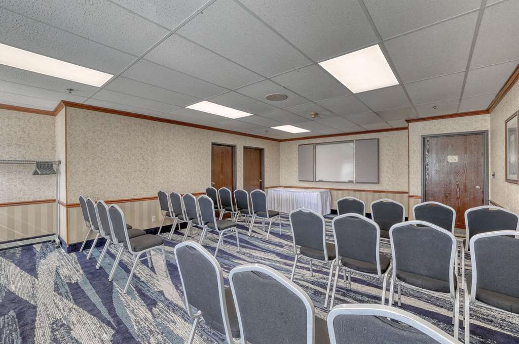 Comfort Suites Appleton Airport - photo 61