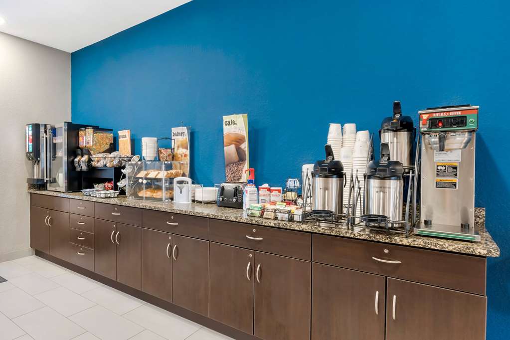 Microtel Inn & Suites by Wyndham Brooksville - photo 14