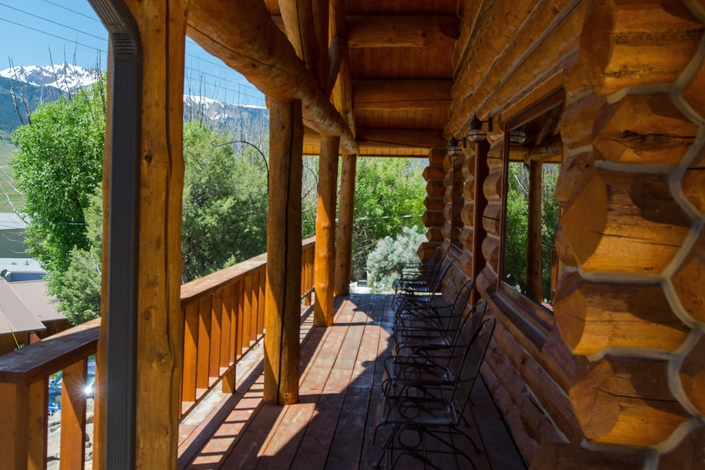 The Roosevelt Hotel Yellowstone - photo 25