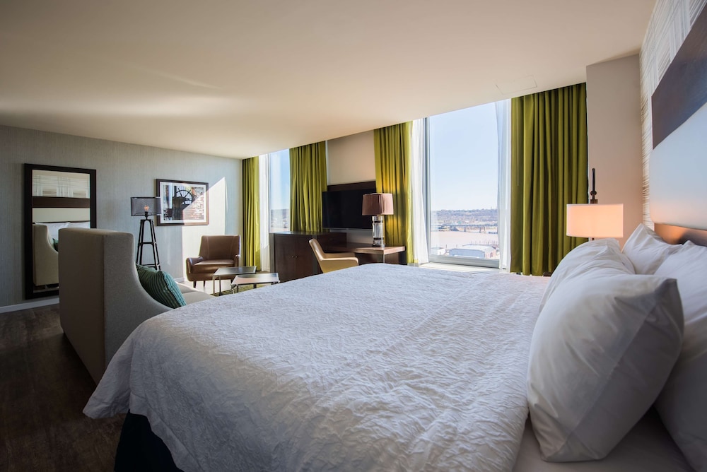 Hampton Inn & Suites Washington DC Navy Yard - photo 18