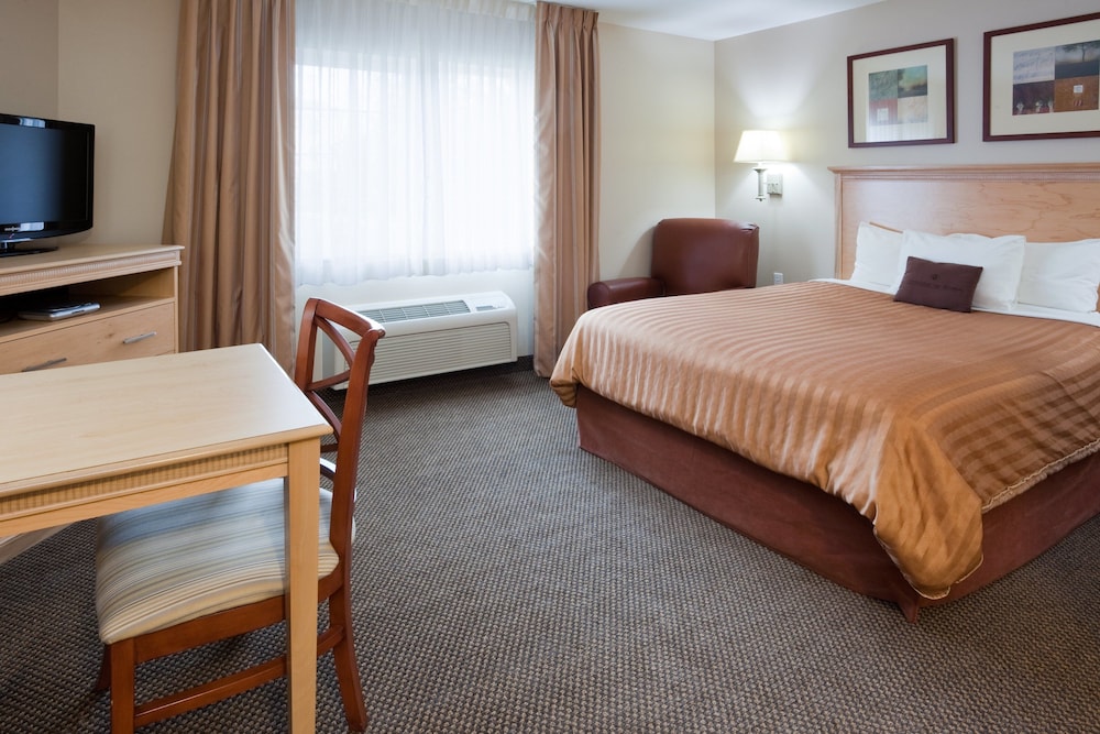 Candlewood Suites Milwaukee Brown Deer an IHG Hotel - photo 4