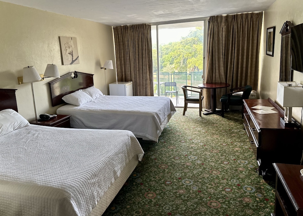 Chateaubleau Hotel - photo 16