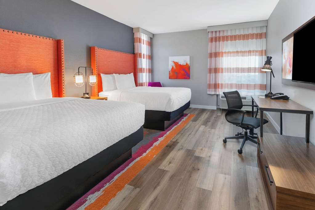 La Quinta Inn & Suites by Wyndham Lewisville - photo 34