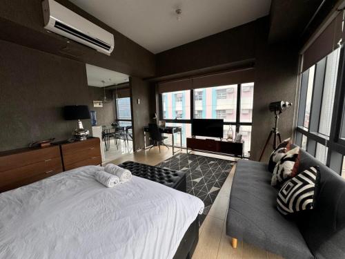 Modern Studio at NAIA Terminal 3 — 4-Star Luxury Hotel in Manila, Philippines