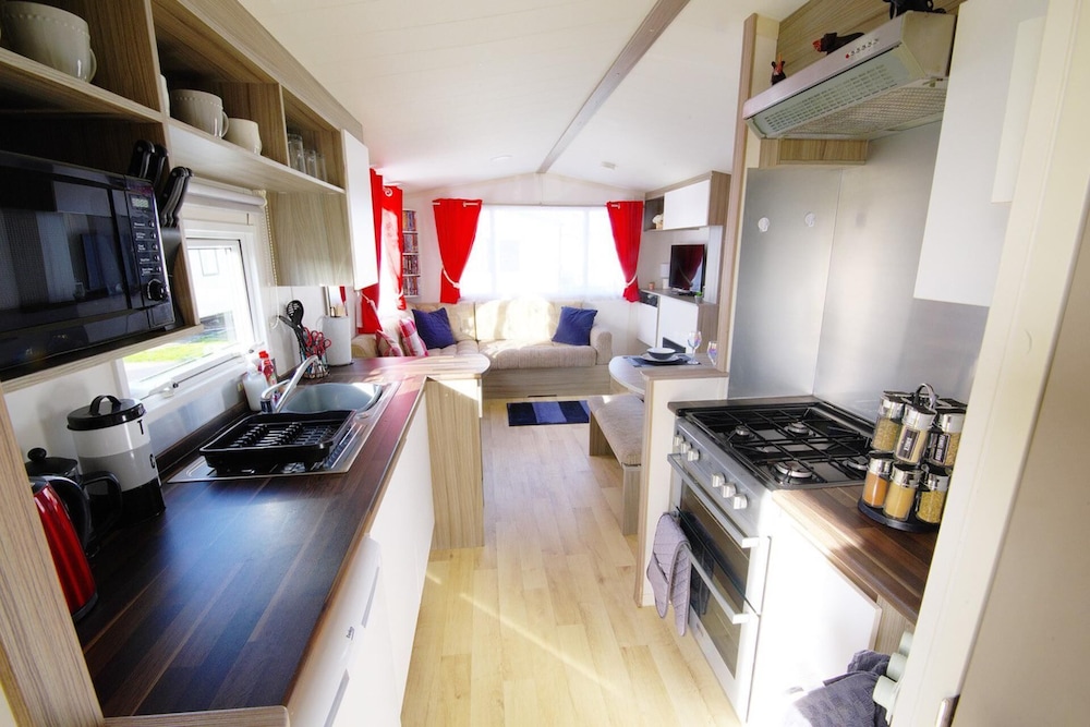 Lovely 2 bed Static Caravan in Rhyl in Rhyl, United Kingdom