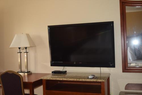 Atkinson Inn & Suites - photo 10