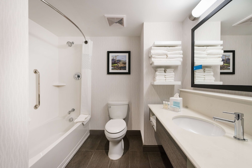 Hampton Inn & Suites Miami Wynwood Design District - photo 27