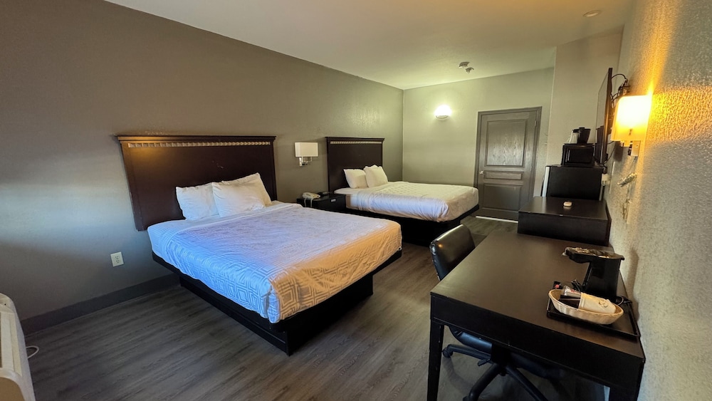 Sunbridge Inn and Suites - photo 10
