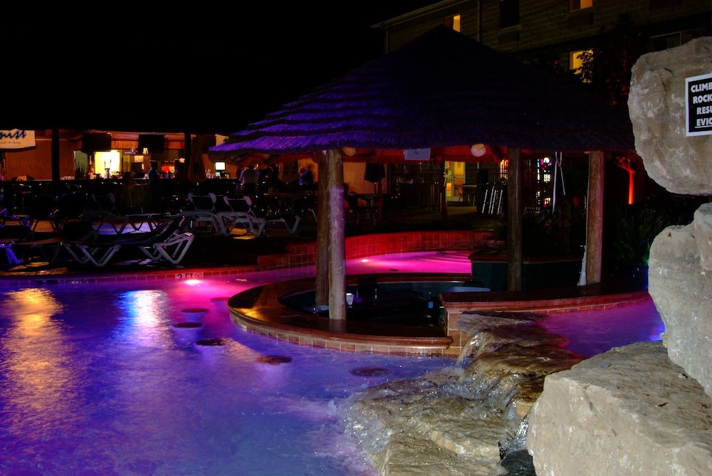 Commodore Resort - photo 27