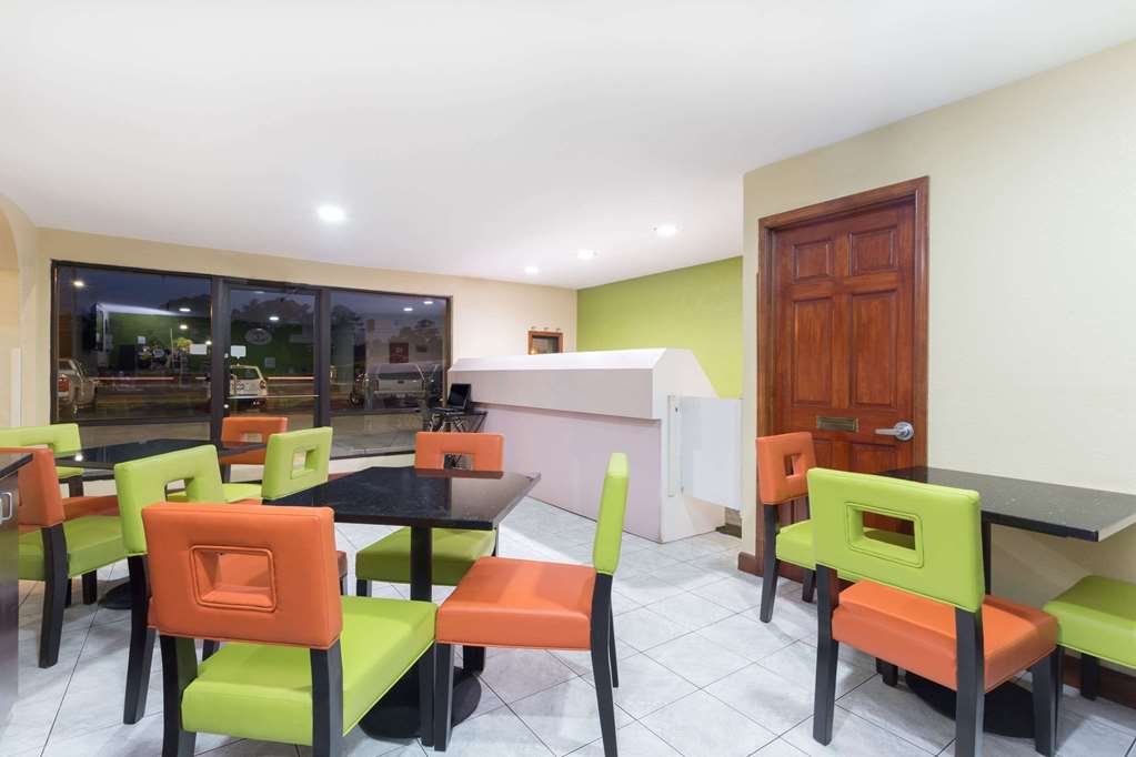 Super 8 by Wyndham Brunswick St Simons Island Area - photo 5