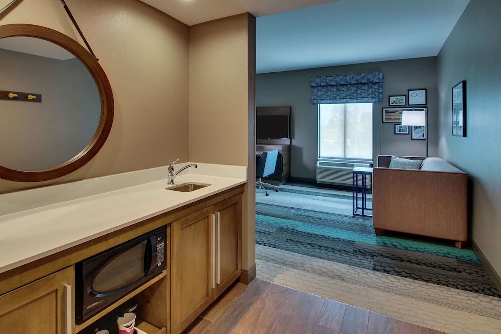 Hampton Inn & Suites Southport - photo 28